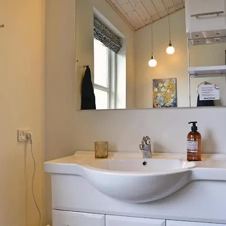 Two-bedroom In Jagerspris Semesterbostad *